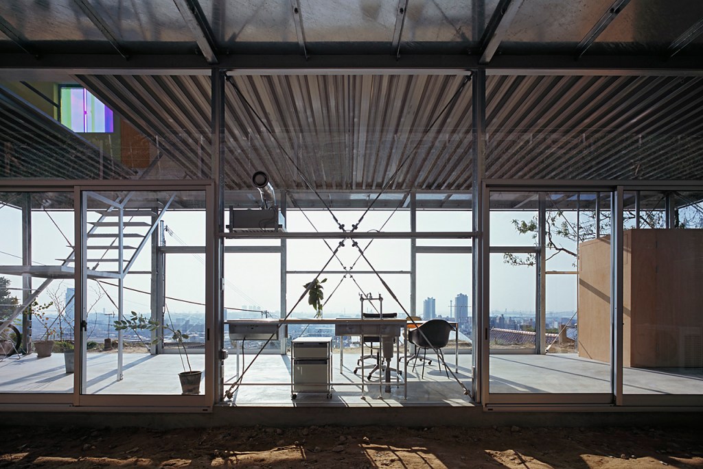 It floats on a glass box.