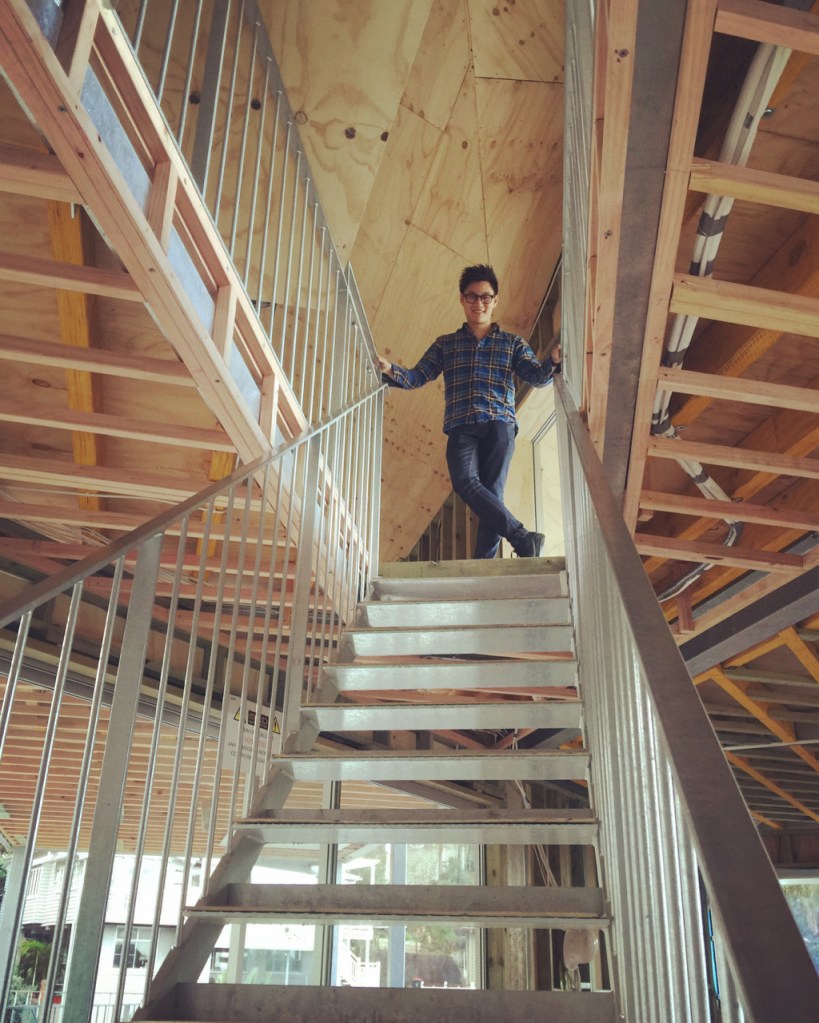 The light penetrates between the floors.