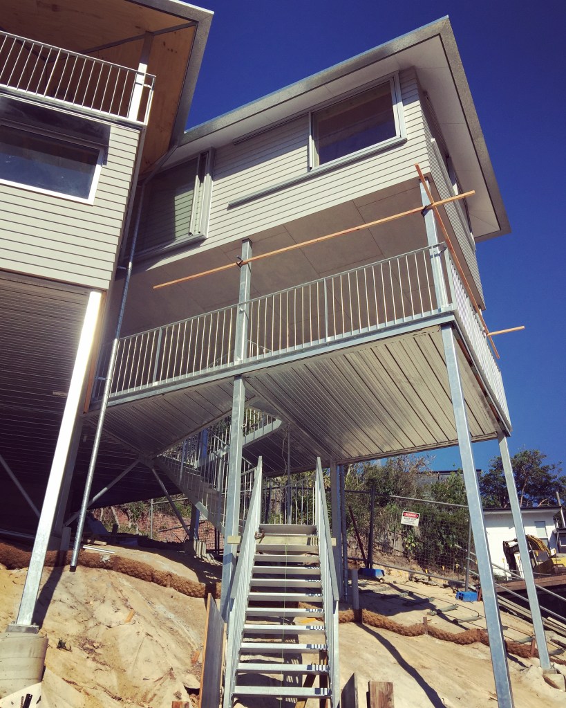 Can you see the screws? I can't.